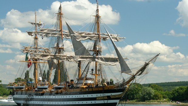 Włoski statek Amerigo Vespucci to kościół jubileuszowy