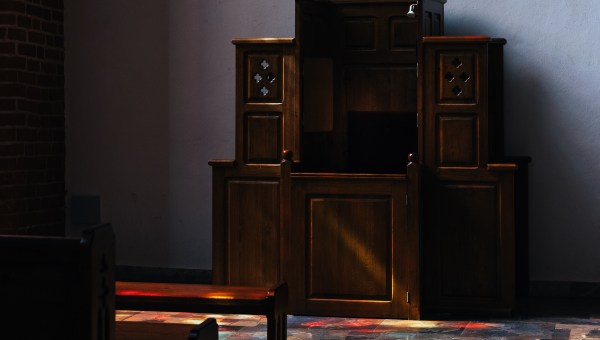 Wirtualny Jezus w konfesjonale w Lucernie w Szwajcarii