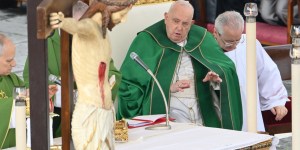 Papież wezwał służby mundurowe do obrony ludzkiego życia