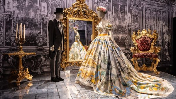 Corner Item Image - Sukienka z obrazem Maryi? Jak Dolce & Gabbana flirtuje z sacrum [galeria]