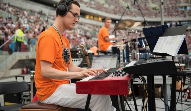 Corner Hero Image - Od pianisty do muzyka uwielbieniowego. „Moje powołanie to nie tylko granie”