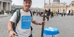 Trzy miliony kroków dla trzech milionów dzieci. Niezwykła pielgrzymka Luigiego