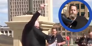 Satanistyczna profanacja w Kansas. Katolik rzucił się, by ratować Ciało Chrystusa