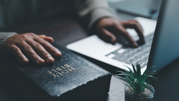 Komputer, Biblia i modlitwa
