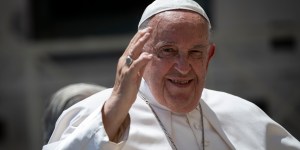 Papież Franciszek: Można nawet śmiać się z Boga