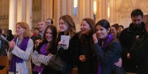 YouTube i msza święta. Aleteia zapytała katechumenów, co pomogło im się nawrócić