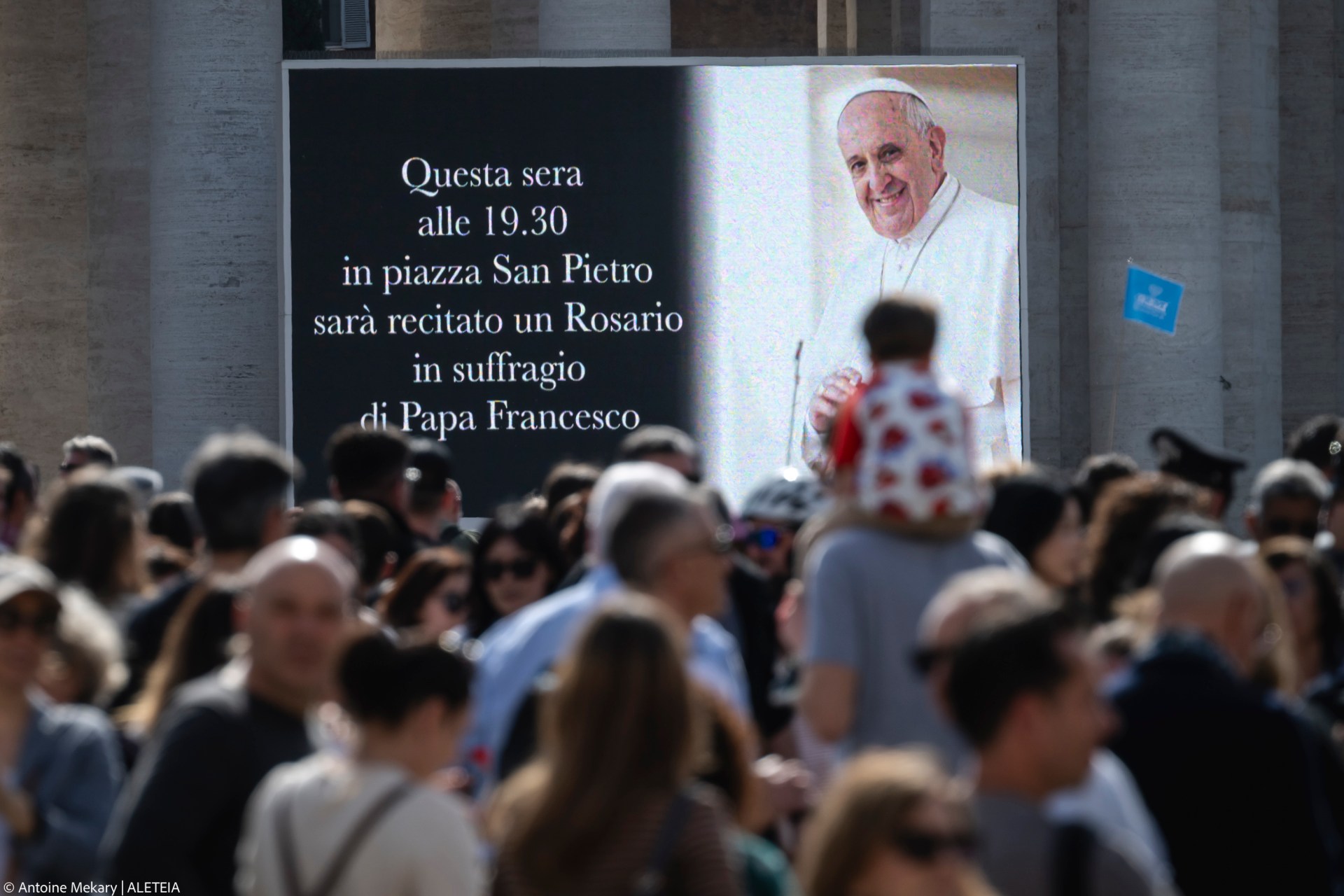 ROSARY-VATICAN-POPE