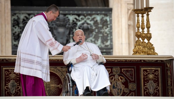 Corner Item Image - Anioł Pański: „Ojcze, przebacz im” – Papież Franciszek przypomina, co znaczy ufać aż do końca