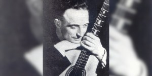 Pieśniarz, jezuita i alkoholik. Kim był o. Aimé Duval, gitarzysta dobrego Boga?