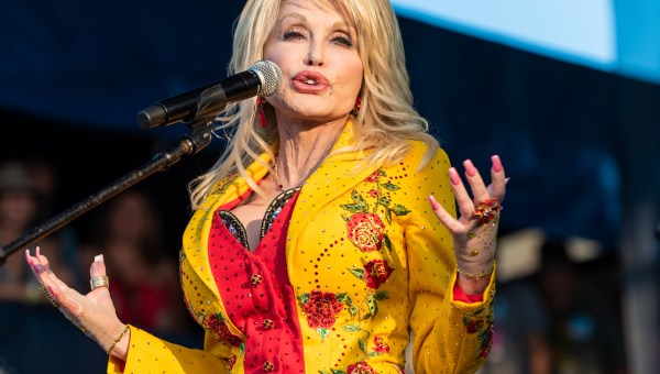 Corner Item Image - Dolly Parton postawiła warunki. Dzięki niej z piosenki zniknęły przekleństwa