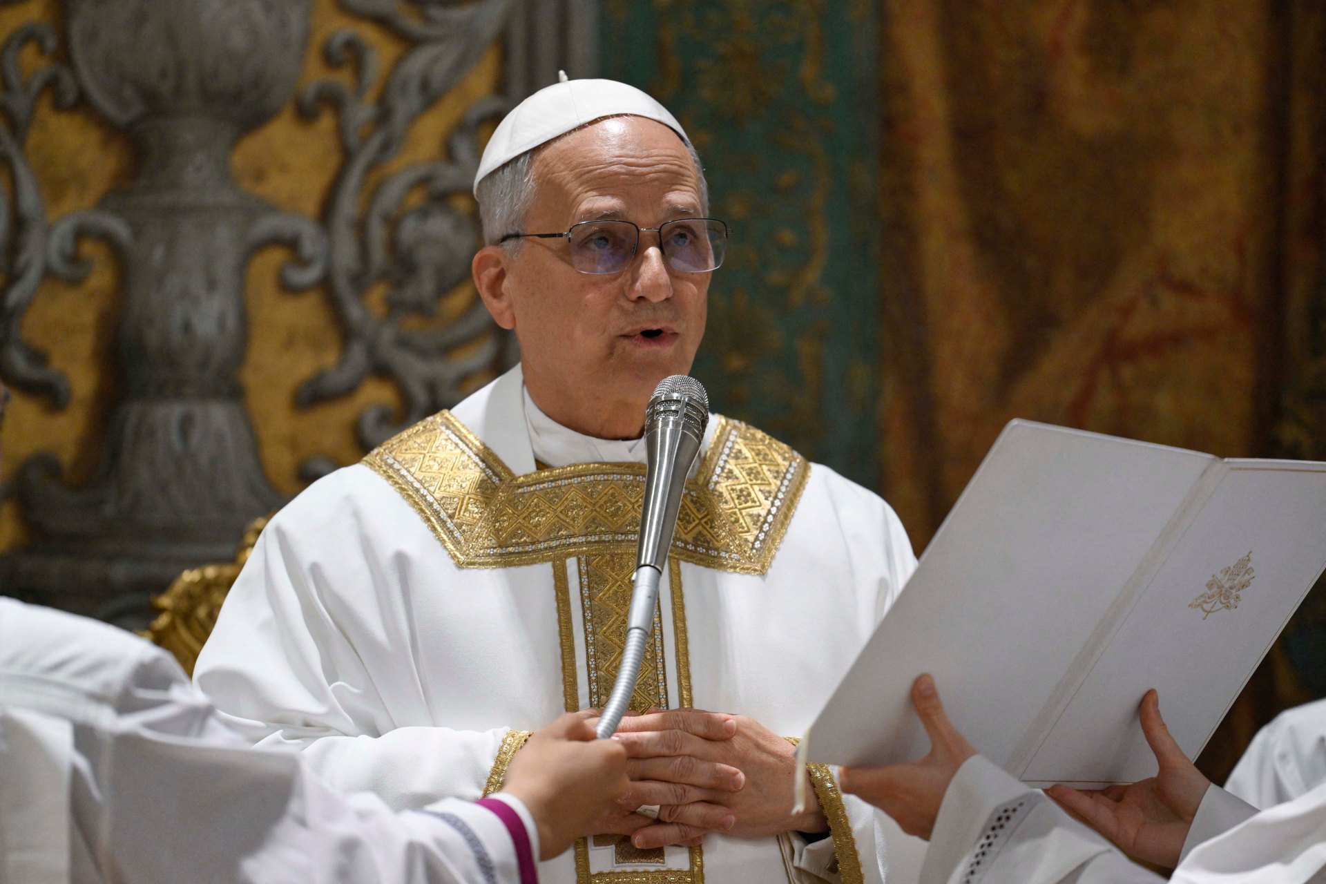 Pope-Leo-XIV-during-a-mass-with-cardinals-in-the-Sistine-Chape