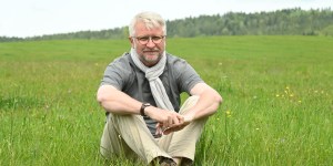 Odłóż telefon, spójrz w niebo. Ptaki pomogą ci odzyskać spokój. Rozmowa z prof. Piotrem Tryjanowskim