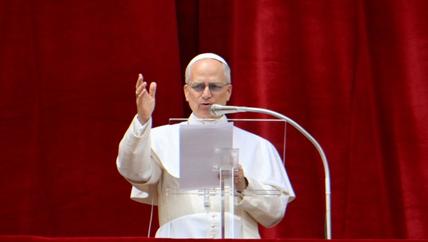 Le premier Regina Caeli du pape Léon XIV, dimanche 11 mai 2025, depuis la Loggia de la basilique Saint-Pierre.