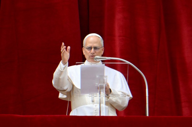 Le premier Regina Caeli du pape Léon XIV, dimanche 11 mai 2025, depuis la Loggia de la basilique Saint-Pierre.