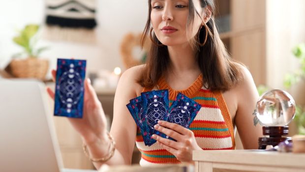 girl playing with tarot cards