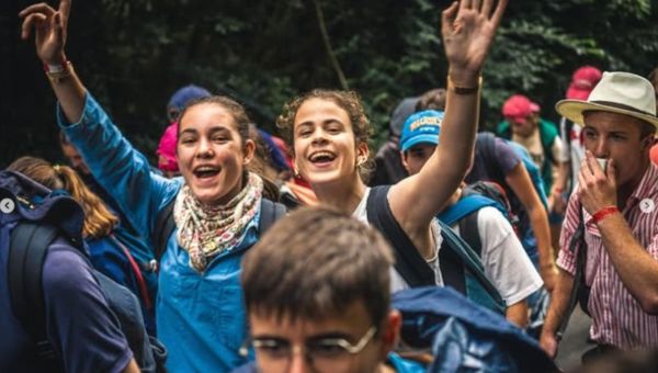 Corner Item Image - Młodzi kontra starsi: Spór o przyszłość katolicyzmu i powrót do korzeni we Francji