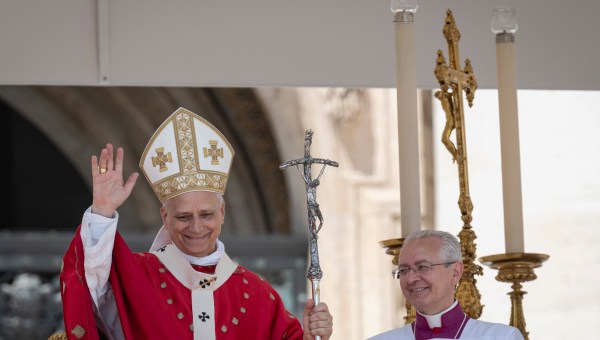Corner Item Image - Tylko serce pełne pokoju może szerzyć pokój. Papież Leon XIV modli się o świat bez wojen