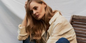 „Wróciłam do Boga dzięki mojej córce” – aktorka Karolina Kominek dzieli się swoją historią