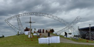 Tysiące młodych, trumna błogosławionego Frassatiego i ewakuacja. Ta Lednica 2000 przejdzie do historii