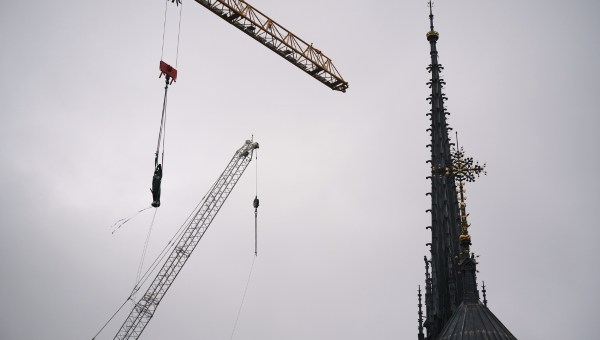 Corner Item Image - Iglica Notre-Dame de Paris odzyskuje wszystkie swoje posągi