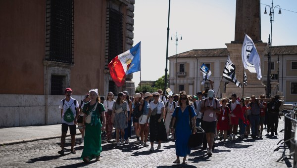 french-pilgrims-holy-door-st.-john-lateran-jubilee-youth-rome-2025