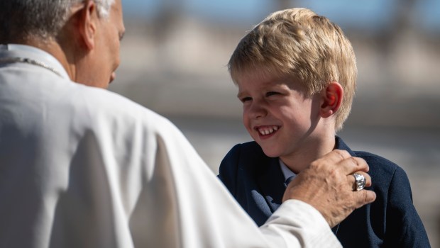 pope-leo-xiv-child-audience-august