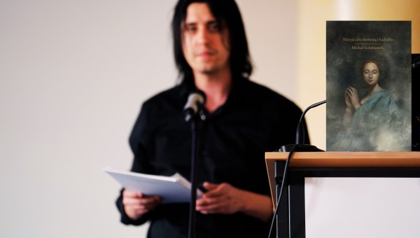 Maryja-jako-krolowa-i-kadzidlo