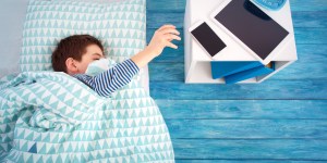 Dlaczego Twoje dziecko nie śpi? Cicha epidemia bezsenności wśród młodych