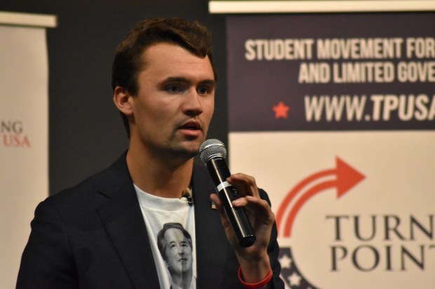 Charlie Kirk est décédé suite à un tir dans une université américaine