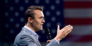 Tylko krok od Kościoła. Droga duchowa Charliego Kirka