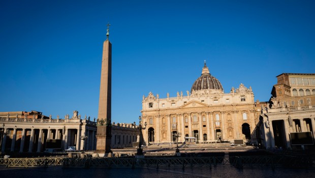 tapestry-portrait-blessed-carlo-acutis-blessed-pier-giorgio-frassati-canonization-st.-peter's-basilica-vatican