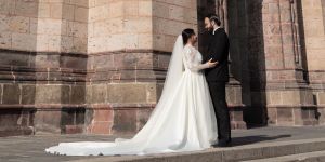 Niezapomniane wspomnienie: sama uszyła swoją suknię ślubną.