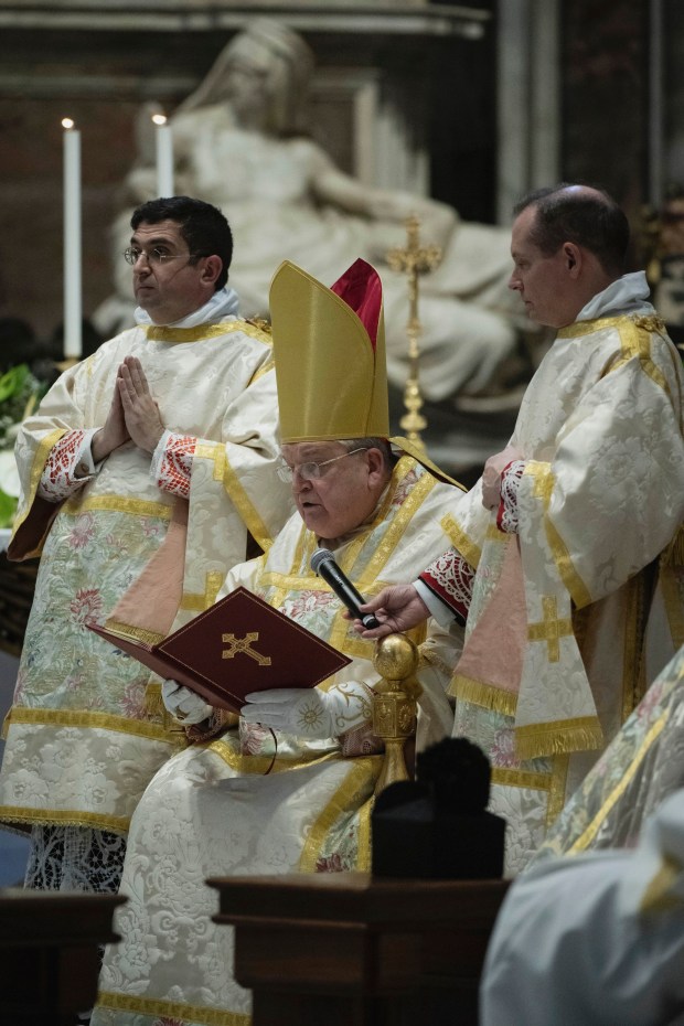 cardinal-raymond-burke-celebratessolemn-pontifical-traditional-latin-mass