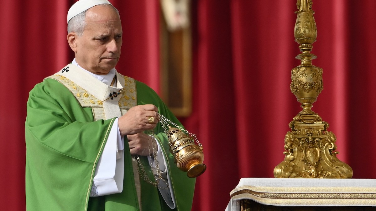 leo-incenses-altar-green-vestments.jpg