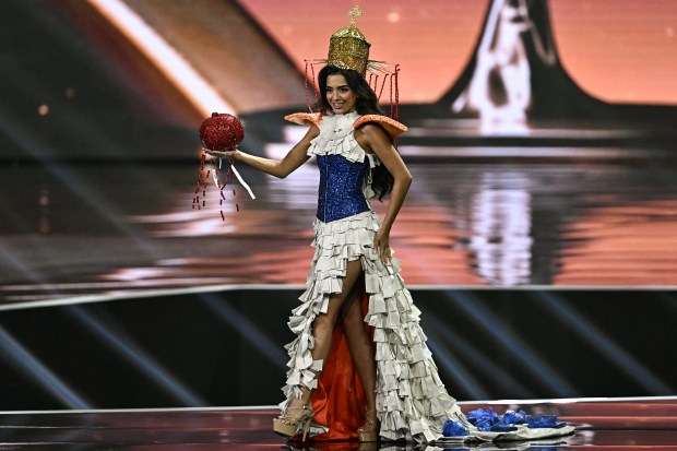 Miss Universe Armenia in National Costume