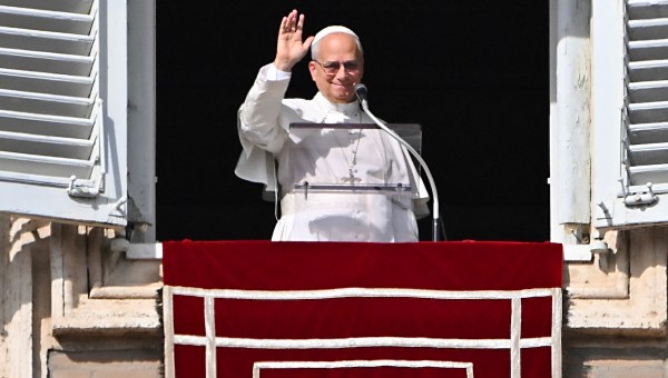 Corner Item Image - Papież Leon XIV w Dzień Zaduszny: „Głównym przedmiotem troski Boga jest aby nikt nie zginął na zawsze, aby każdy miał swoje miejsce i jaśniał swoją unikalnością”
