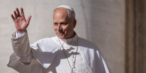 Leon XIV: Pascha nie eliminuje krzyża, ale zwycięża go w zadziwiającym pojedynku