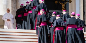 Kim jest biskup? Odpowiada św. Tomasz Becket