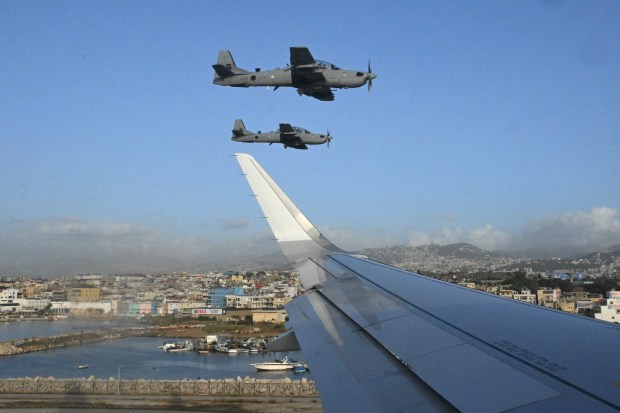 lebanese-military-plane-escort-the-plane-of-pope-leo-xiv