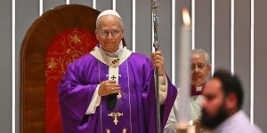 „Fala wzruszenia w Stambule”. Papieska Msza Święta porusza katolików Turcji [reportaż]