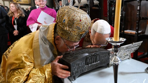 pope-leo-xiv-patriarch-bartholomew-i-st.-peterís-reliquary-patriarchal-church-saint-george-istanbul