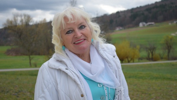 Corner Item Image - Choć straciła męża i syna, przez życie idzie z uśmiechem na twarzy