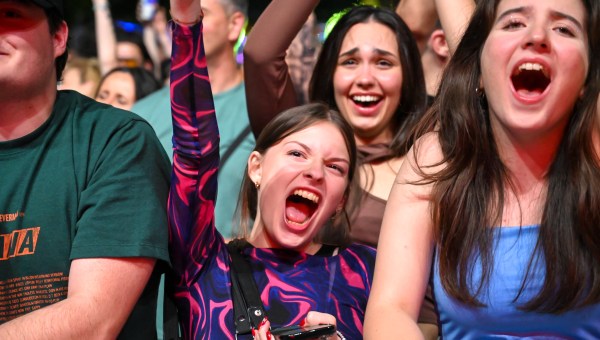 Corner Item Image - Czy popowe hymny o ‘girl power’ naprawdę wspierają dziewczyny? Katolicki rodzic wobec playlist 2025 roku