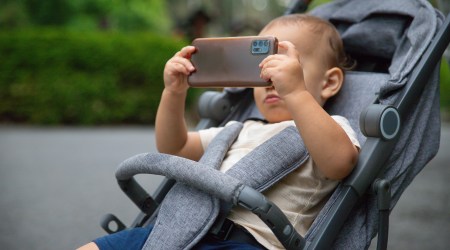 Ekrany niszczą mózg niemowlaka. Prowadząc do stanów lękowych u nastolatków.