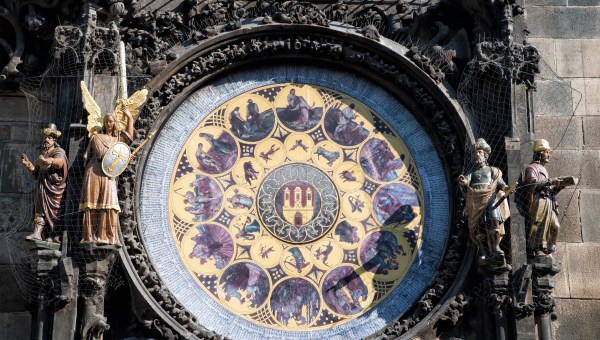 Corner Item Image - Papieże spoglądają na zegary i w kalendarze