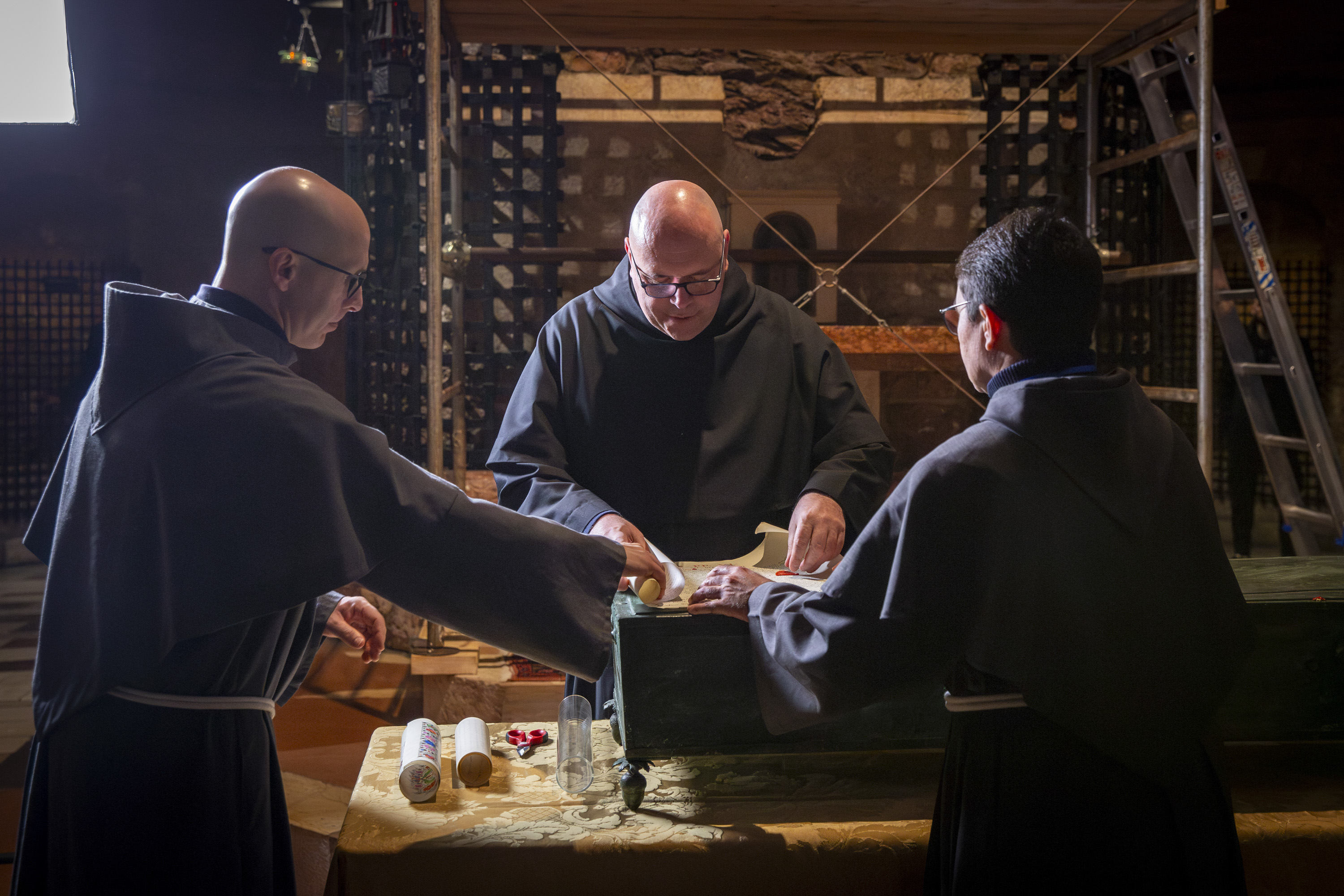 {"rendered":"800 lat po swojej \u015bmierci \u015bwi\u0119ty Franciszek z Asy\u017cu wci\u0105\u017c gromadzi t\u0142umy [galeria]"}