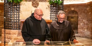800 lat po swojej śmierci święty Franciszek z Asyżu wciąż gromadzi tłumy
