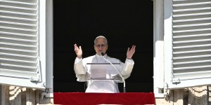 Anioł Pański z Leonem XIV: Zróbmy miejsce milczeniu i wyciszmy smartfony