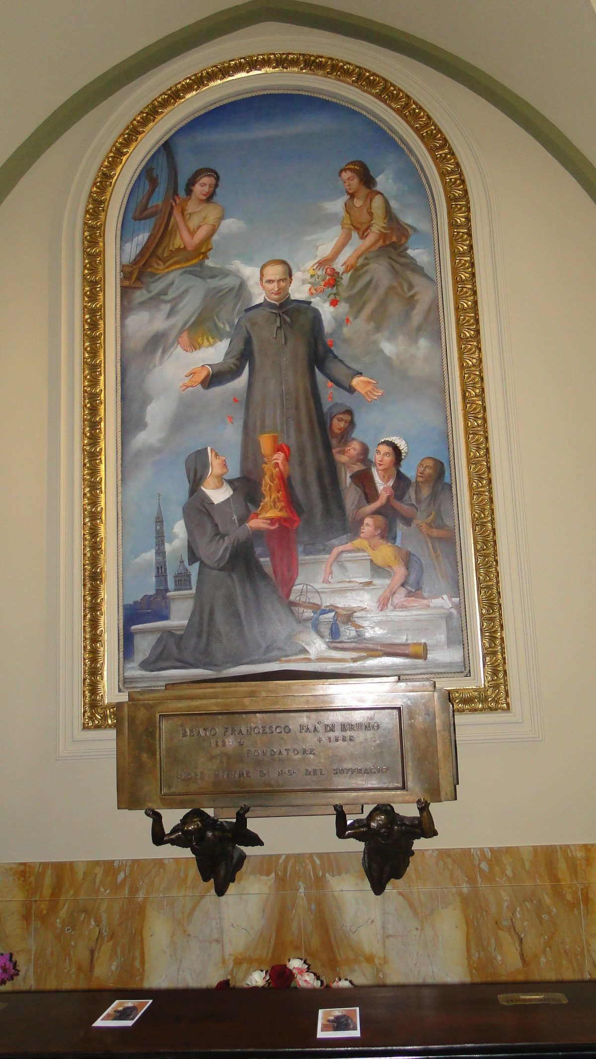 Relikwie bł. Francesco i fresk przedstawiający jego osobę w bocznej kaplicy kościoła Matki Bożej Wspomożycielki i św. Zyty