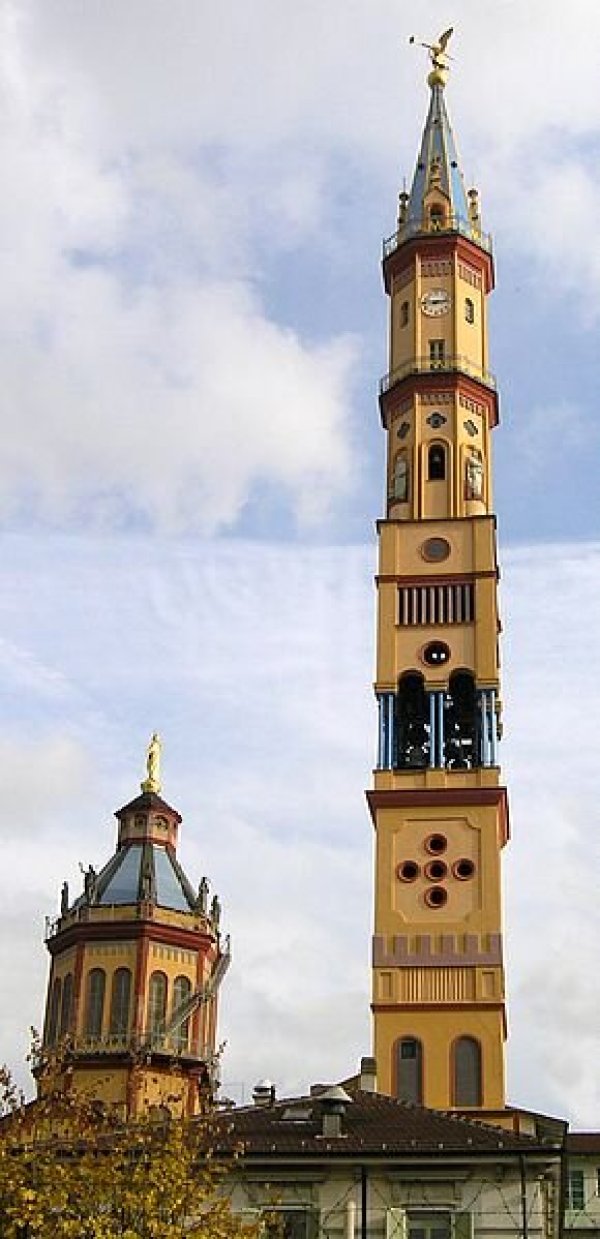 Dzwonnica, którą Francesco Faà di Bruno zaprojektował dla kościoła Matki Bożej Wspomożycielki i św. Zyty